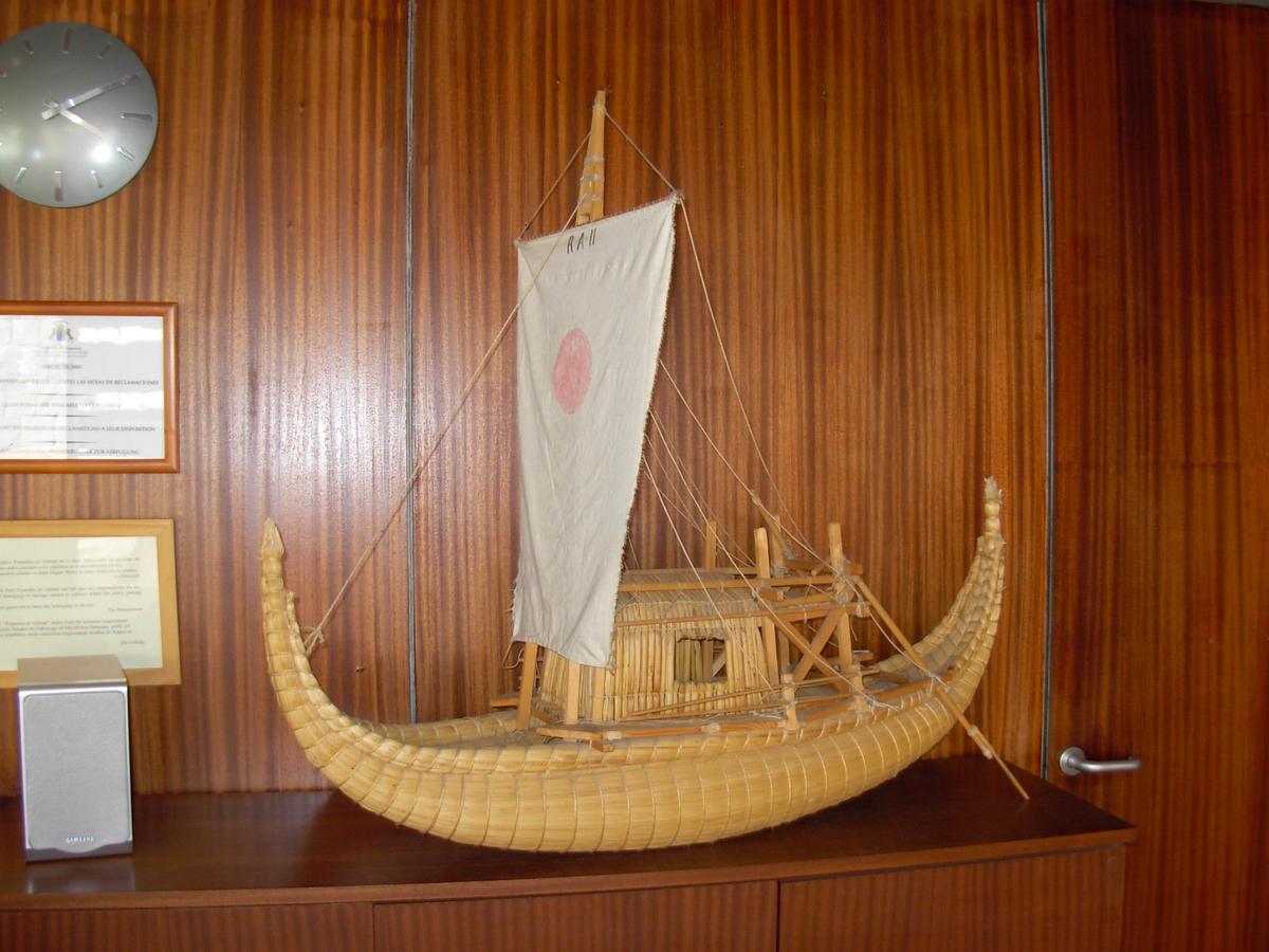 /dateien/gw67147,1288286851,Ra II model at Guimar museum