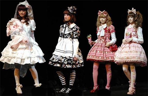 /dateien/mg69563,1294862034,kMUgrQ 26251 Actual-Great-Moments-in-De-evolution-Gothic-Lolitas