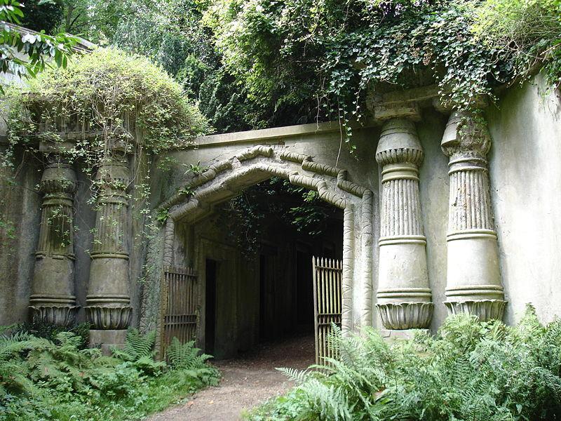 /dateien/mt31623,1255706889,800px-EgyptianAvenue HighgateCemetary