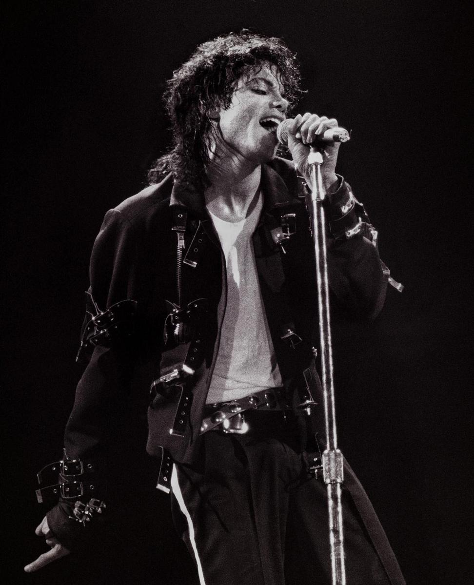 /dateien/np65701,1284218427,Some-HQ-Photos-michael-jackson-15457026-1382-1706