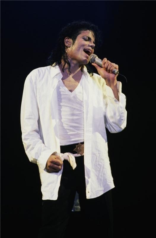 /dateien/np65701,1284227627,Bad-Tour-Man-In-The-Mirror-michael-jackson-8035899-526-800