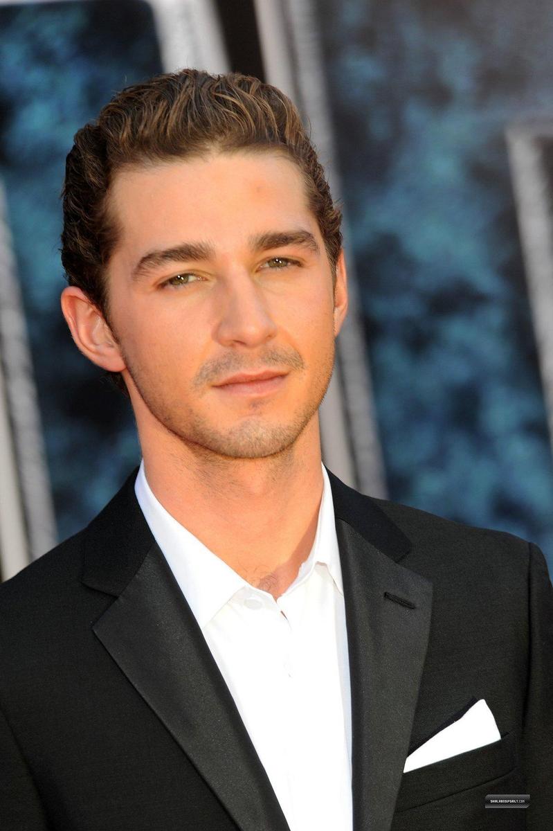 /dateien/np66944,1287515751,Shia-Transformers-ROTF-Russian-Premiere-shia-labeouf-6765047-1200-1803