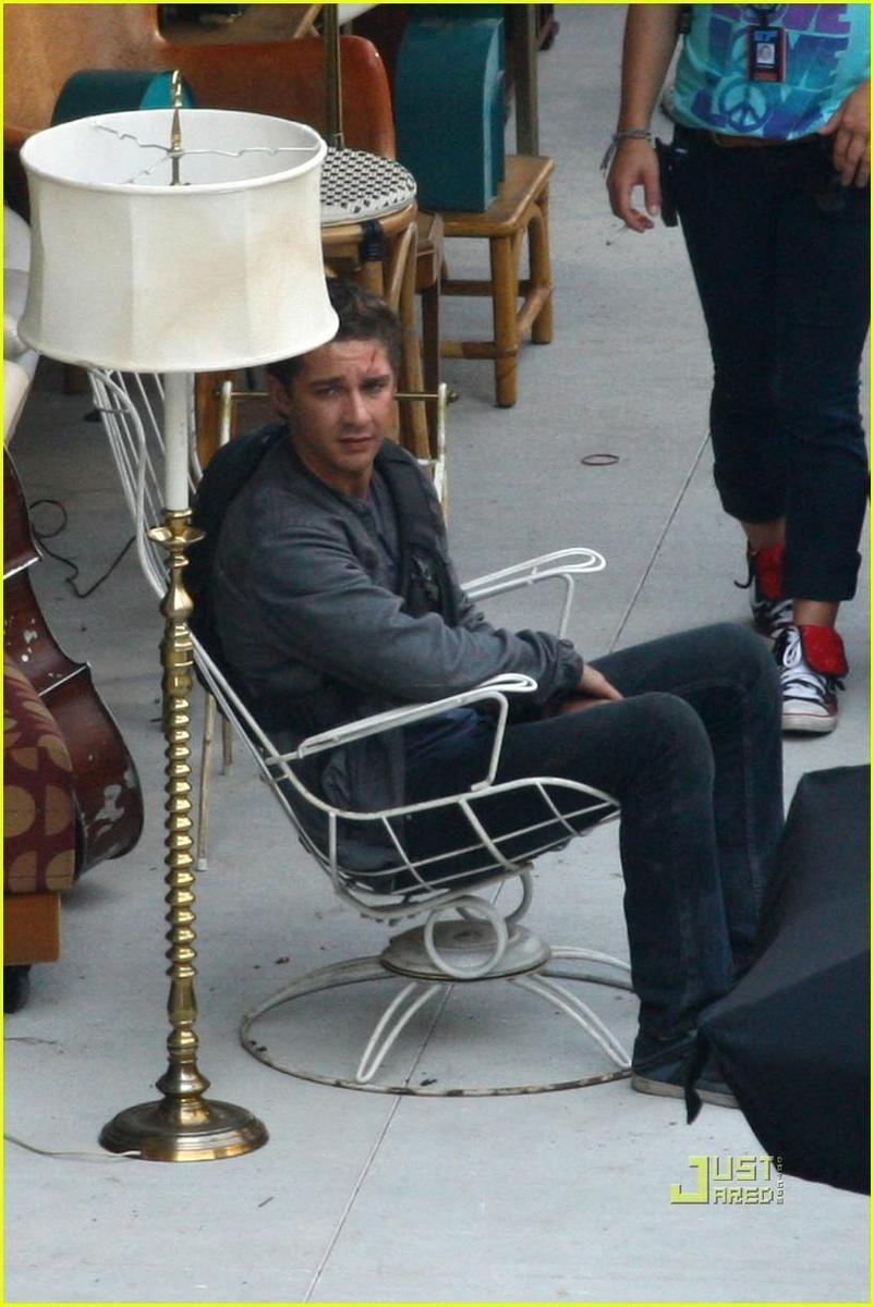 /dateien/np66944,1287946737,Shia-Rosie-on-set-Transformers-3-shia-labeouf-15789996-817-1222