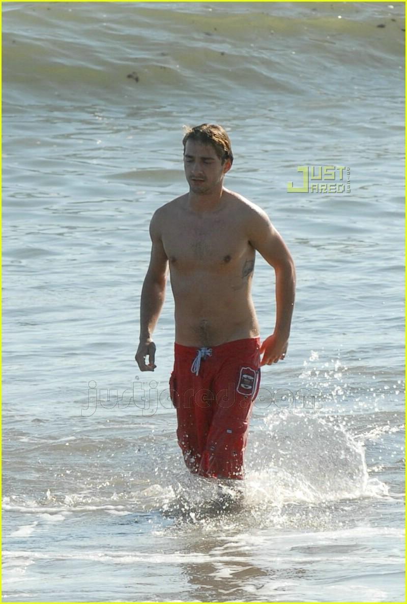 /dateien/np66944,1288109419,shia-labeouf-shirtless-28