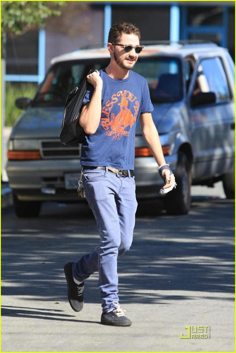 /dateien/np66944,1288110265,shia-labeouf-bless-you-boys-03