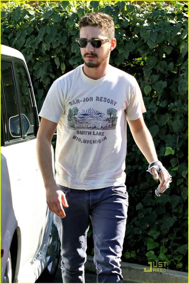 /dateien/np66944,1288110524,shia-labeouf-shayna-labeouf-errands-03