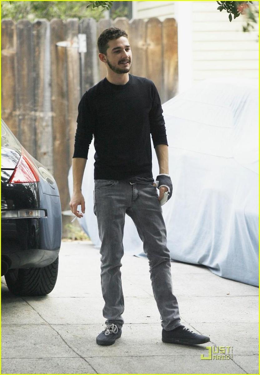 /dateien/np66944,1288543249,shia-labeouf-mad-dash-23