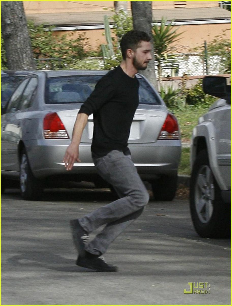 /dateien/np66944,1288543446,shia-labeouf-mad-dash-28