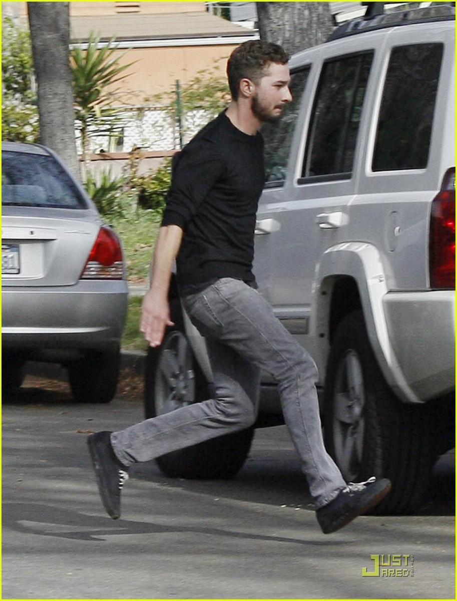 /dateien/np66944,1288543446,shia-labeouf-mad-dash-29