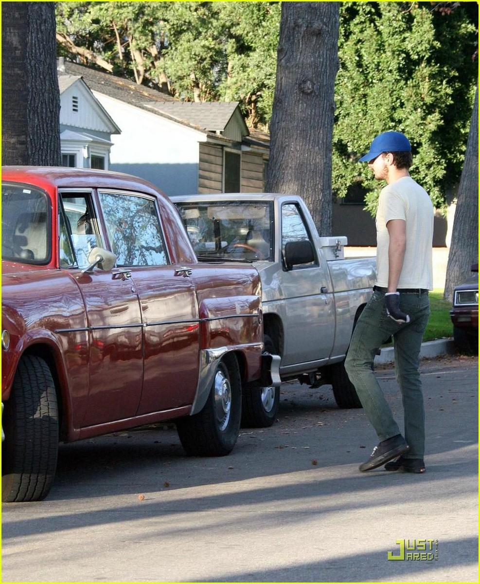 /dateien/np66944,1288550827,shia-labeouf-vintage-car-01