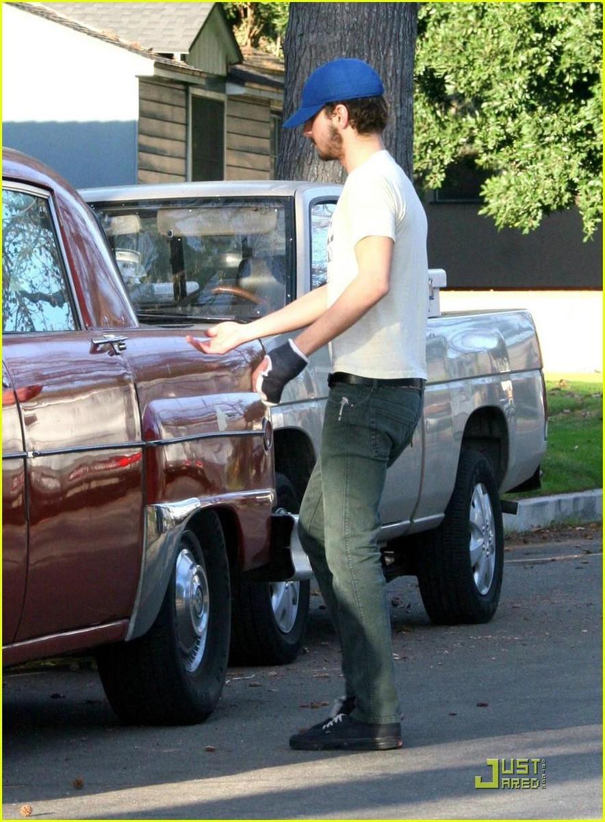 /dateien/np66944,1288550827,shia-labeouf-vintage-car-02