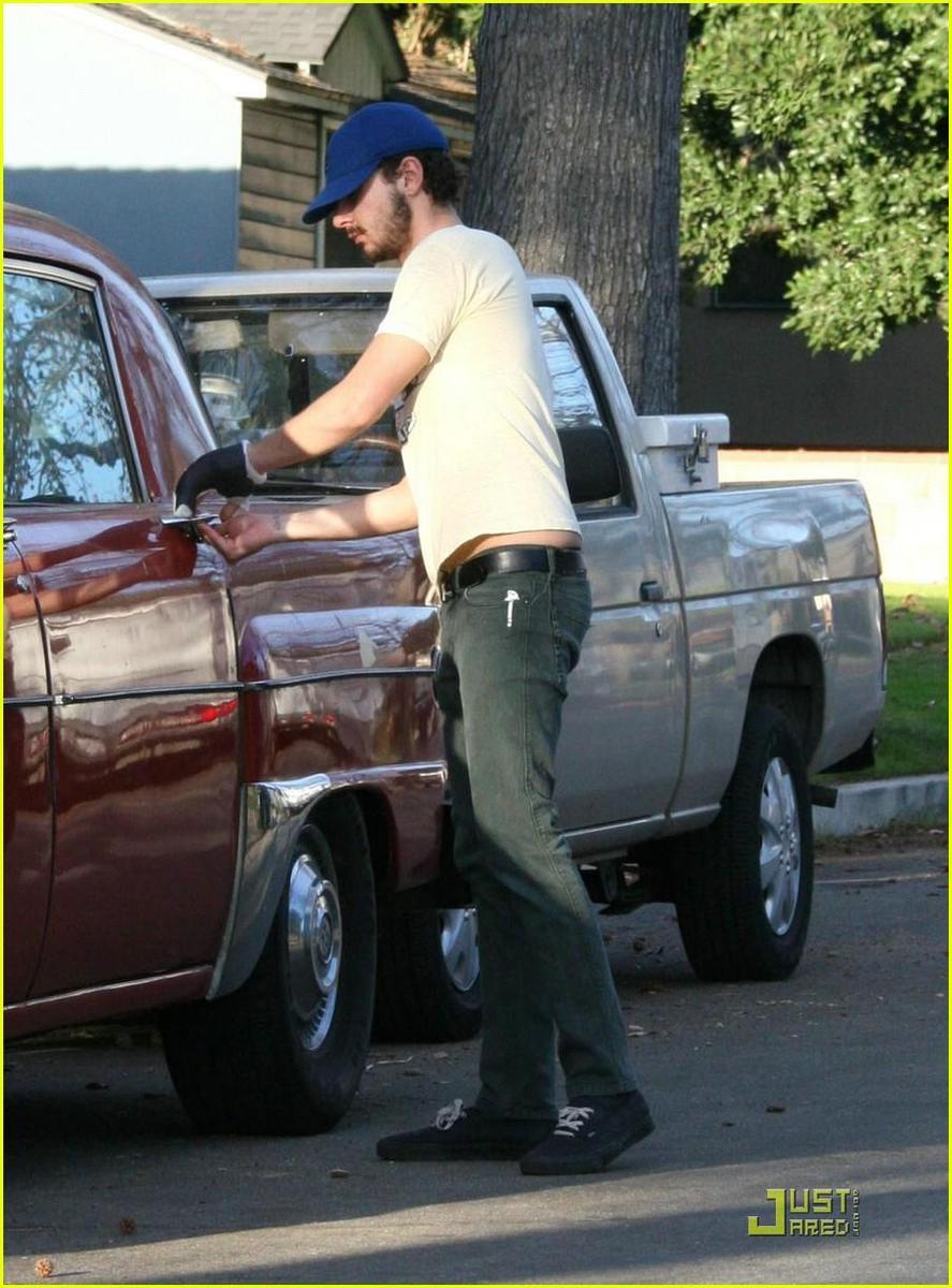 /dateien/np66944,1288550827,shia-labeouf-vintage-car-03