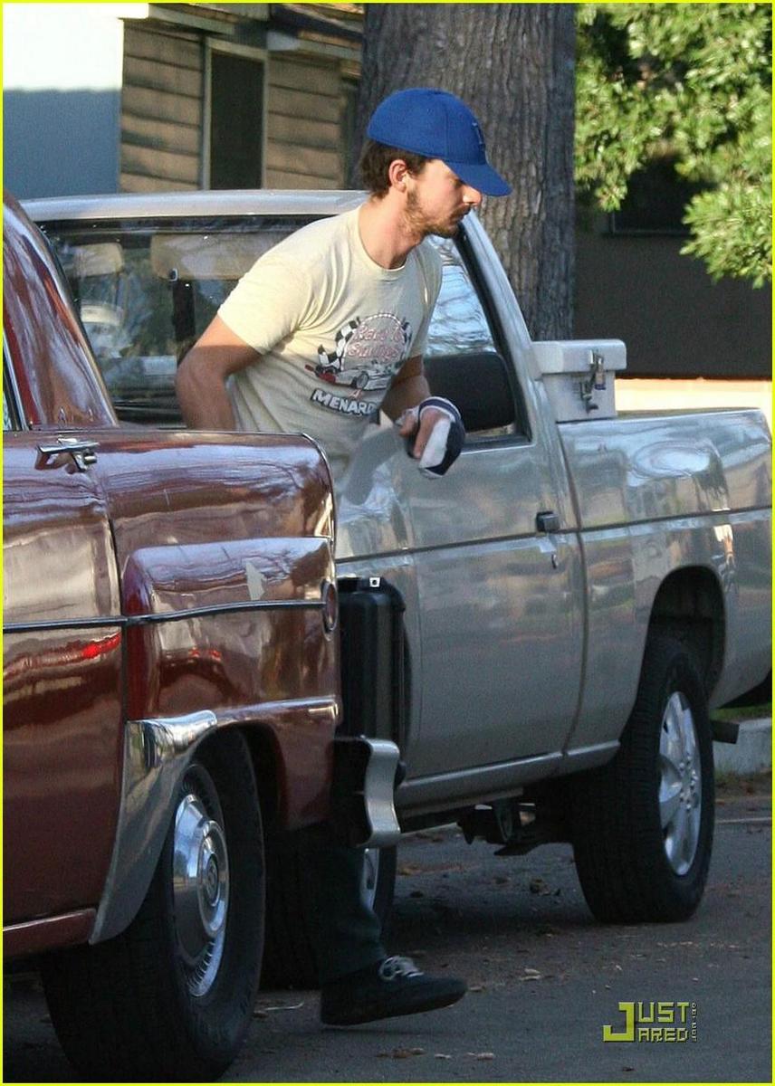 /dateien/np66944,1288550827,shia-labeouf-vintage-car-05