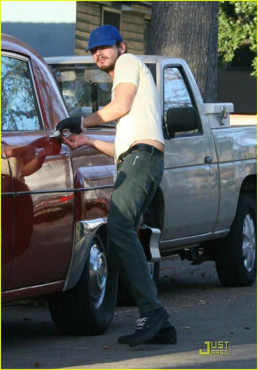 /dateien/np66944,1288550827,shia-labeouf-vintage-car-06