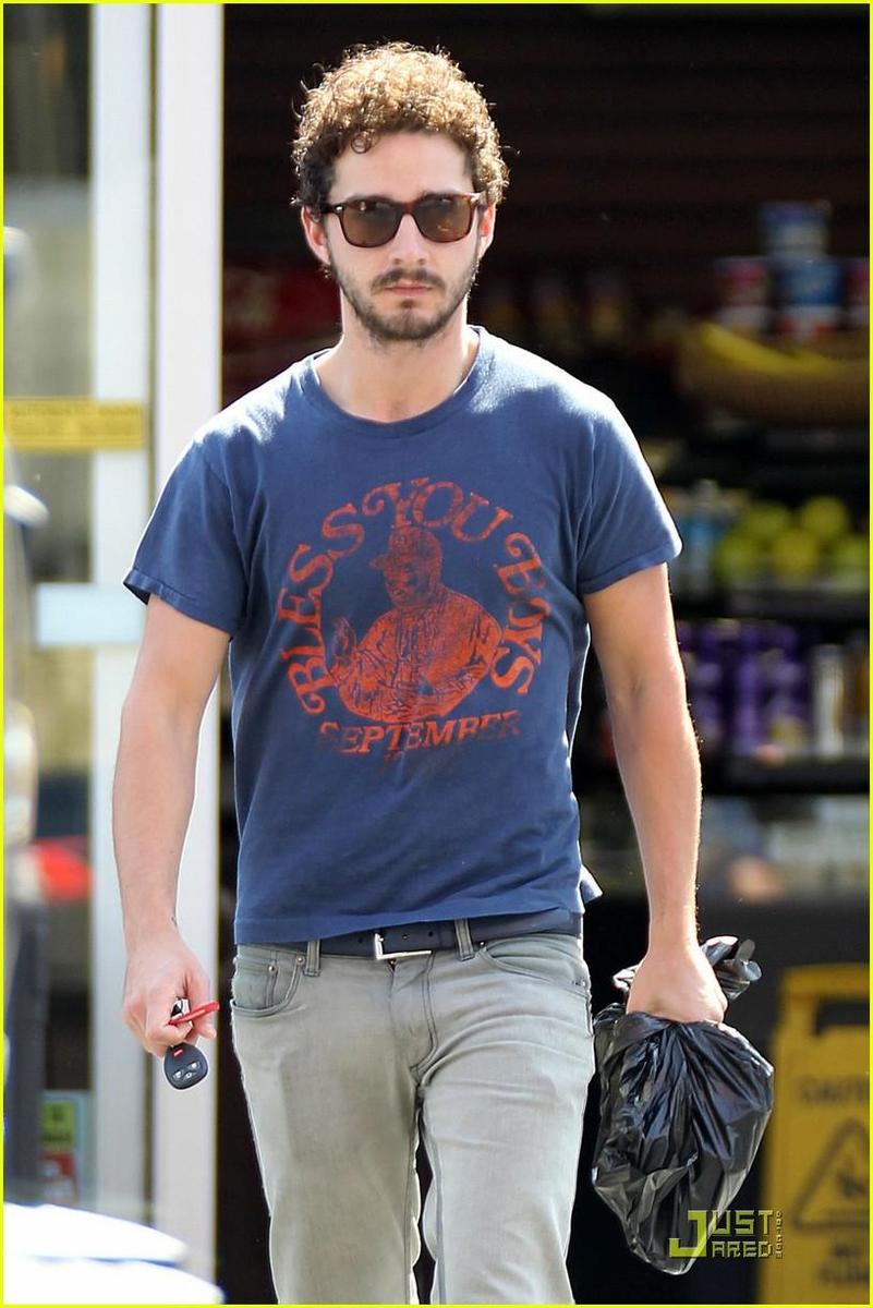 /dateien/np66944,1288552524,shia-labeouf-chooses-convenience-08