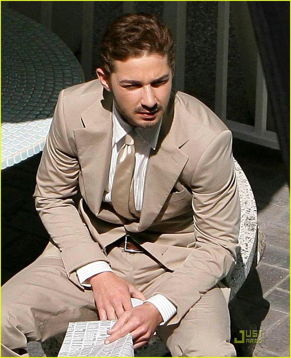 /dateien/np66944,1288553882,shia-labeouf-stomach-05