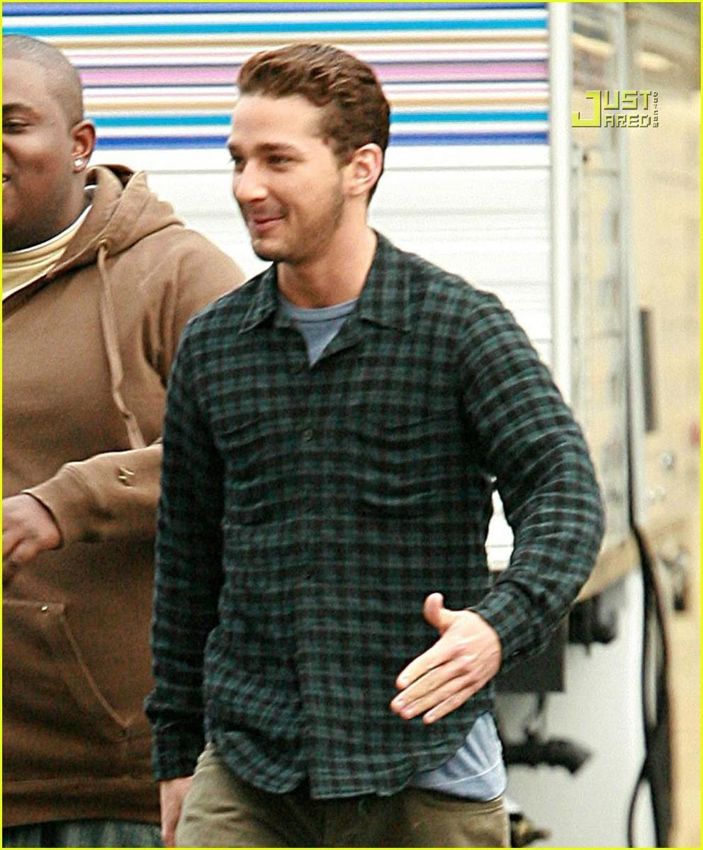 /dateien/np66944,1288554643,shia-labeouf-plaid-01