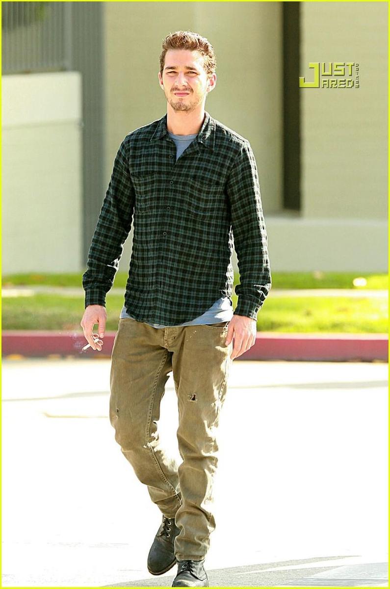 /dateien/np66944,1288554643,shia-labeouf-plaid-04