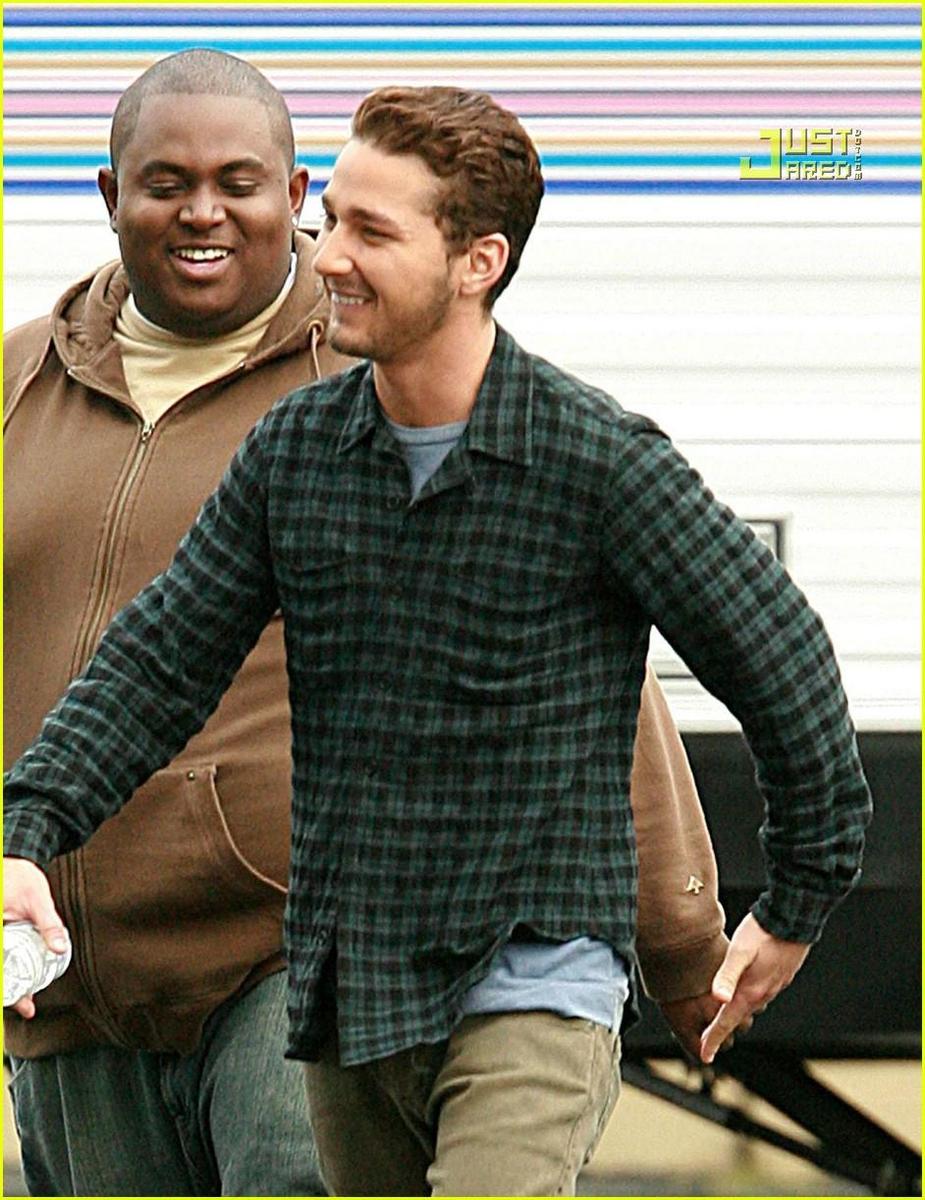 /dateien/np66944,1288554643,shia-labeouf-plaid-05