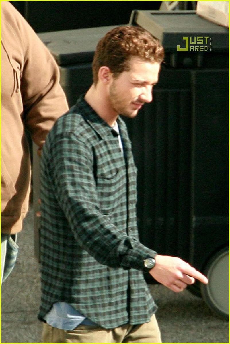 /dateien/np66944,1288555095,shia-labeouf-plaid-14