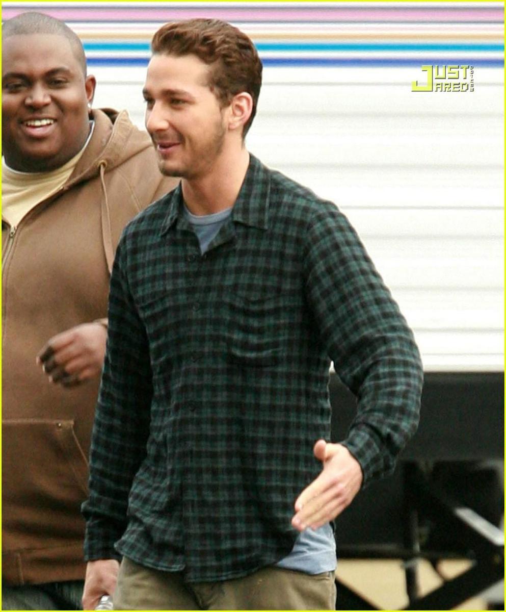 /dateien/np66944,1288555095,shia-labeouf-plaid-17