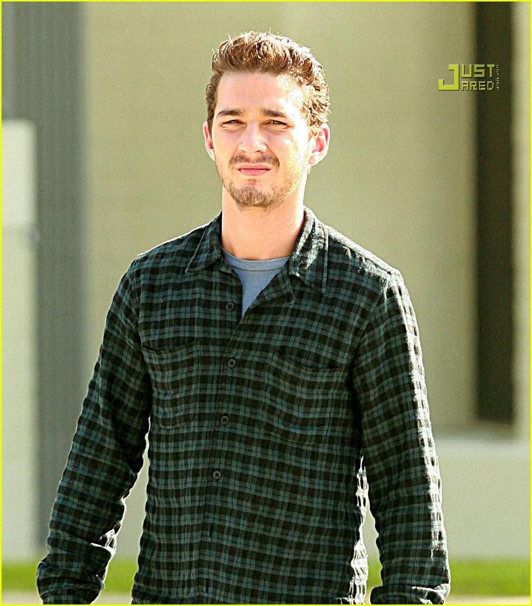 /dateien/np66944,1288555095,shia-labeouf-plaid-18