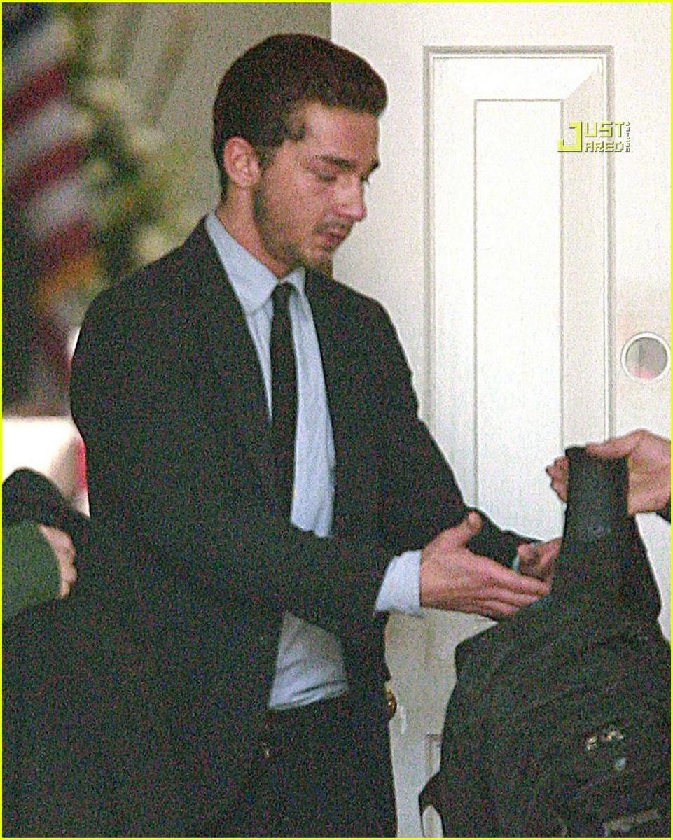 /dateien/np66944,1288555630,shia-labeouf-suit-01