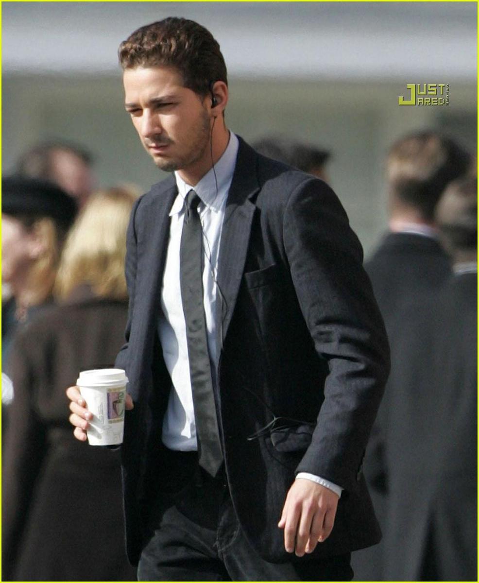 /dateien/np66944,1288555630,shia-labeouf-suit-06