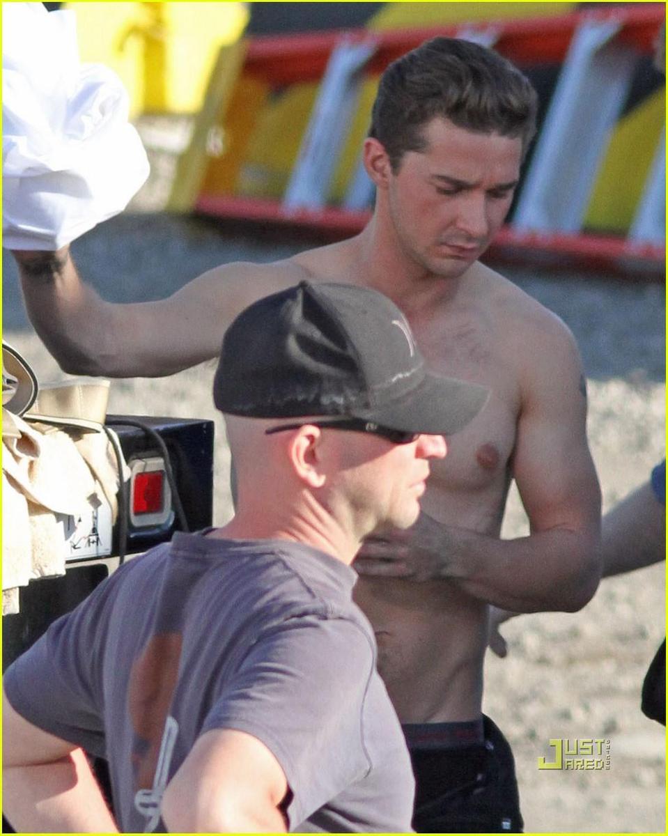 /dateien/np66944,1288556167,shia-labeouf-shirtless-transformers-star-05