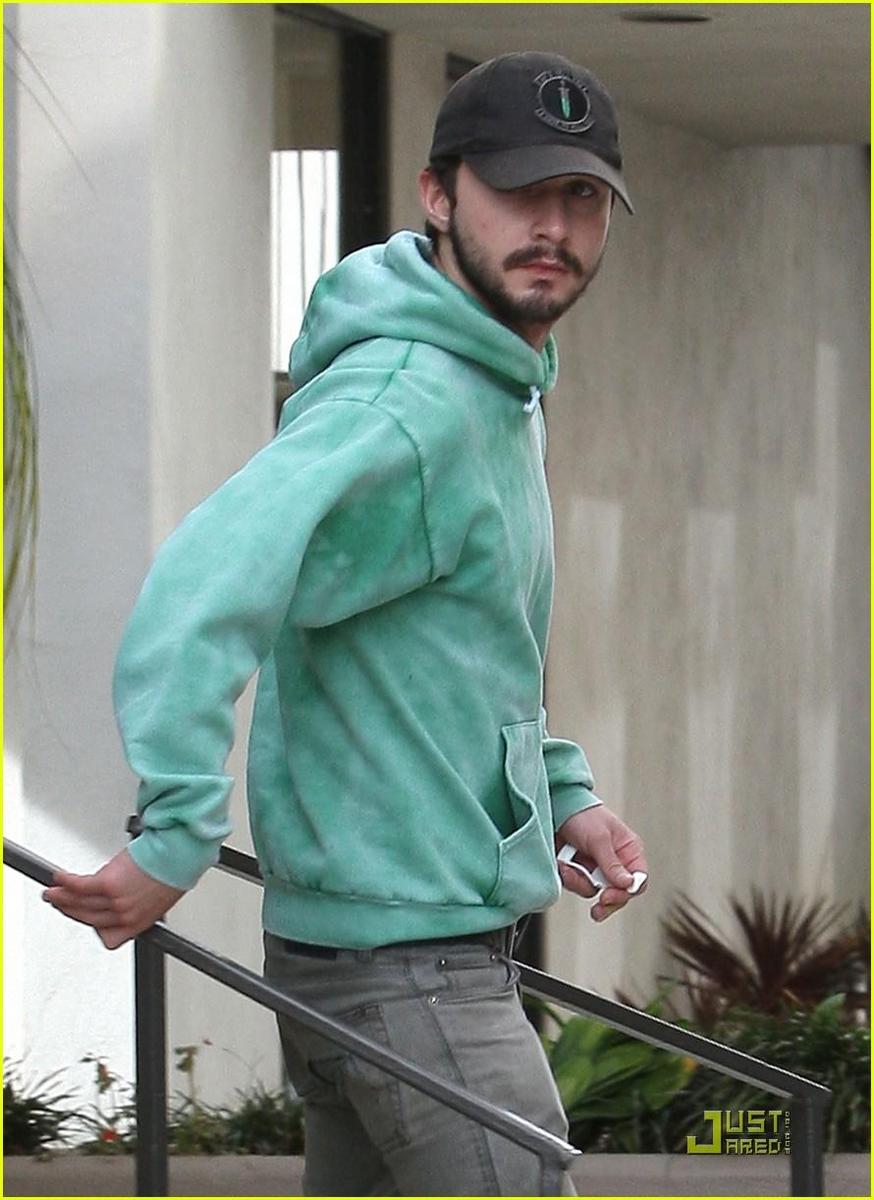 /dateien/np66944,1288634261,shia-labeouf-goes-green-02