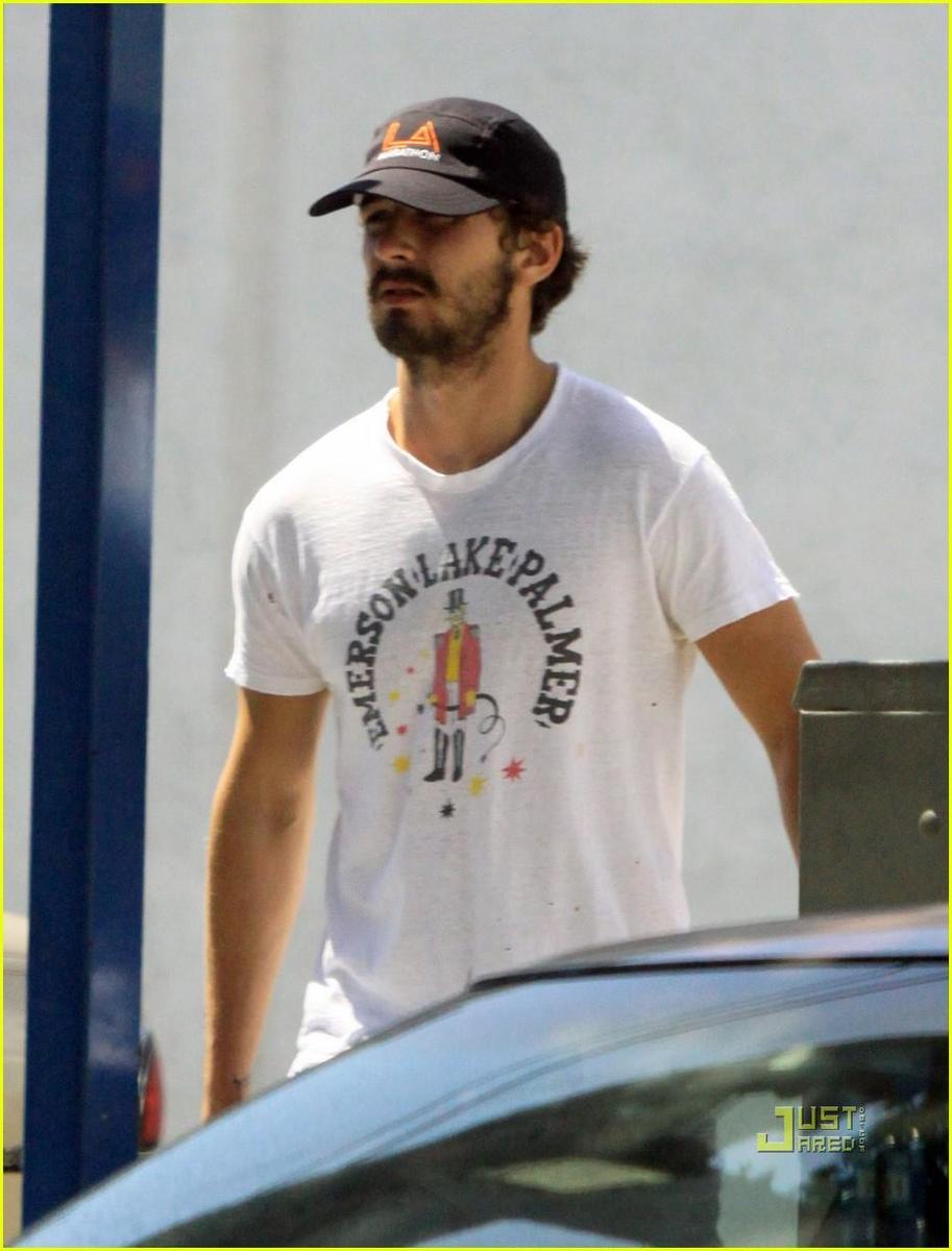 /dateien/np66944,1288641005,shia-labeouf-baja-fresh-04