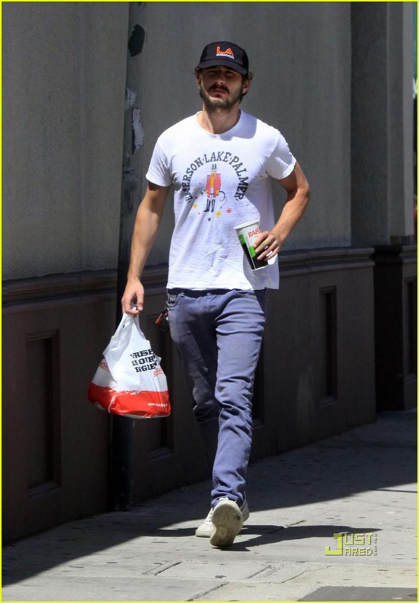 /dateien/np66944,1288641005,shia-labeouf-baja-fresh-05