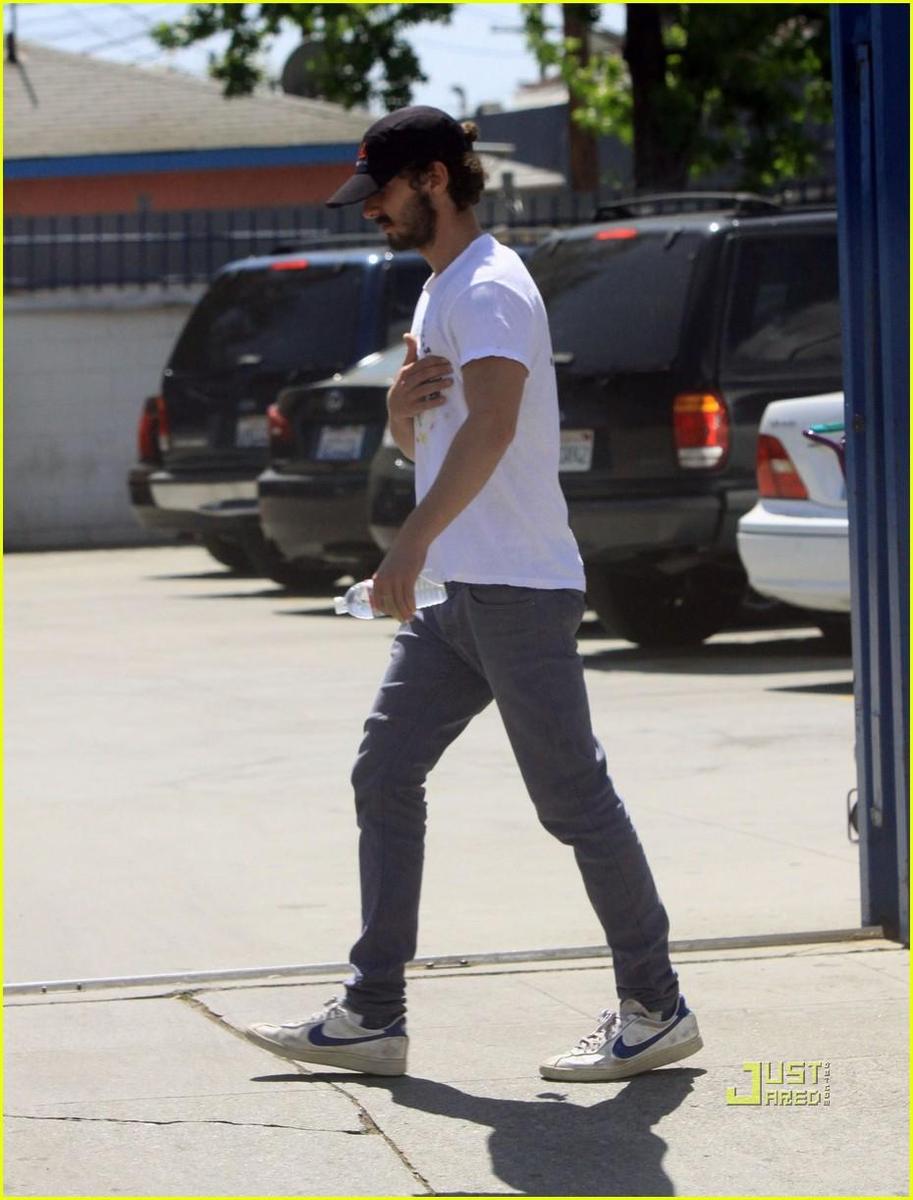 /dateien/np66944,1288641005,shia-labeouf-baja-fresh-11