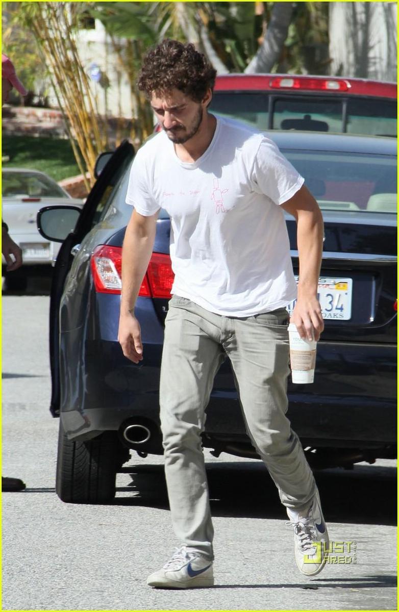 /dateien/np66944,1288641807,shia-labeouf-frank-the-robot-03