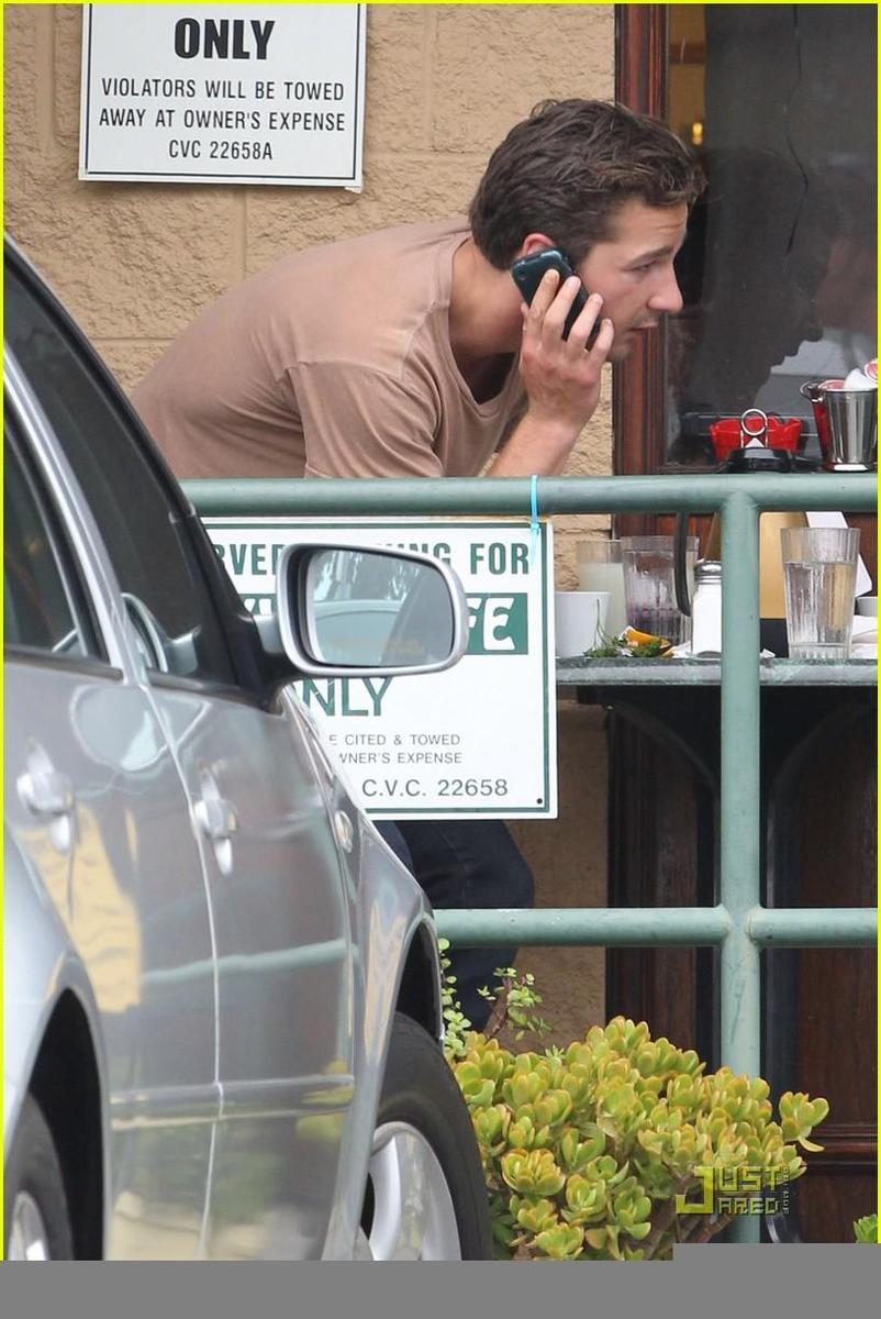 /dateien/np66944,1288643988,shia-labeouf-and-friend-patio-pair-10