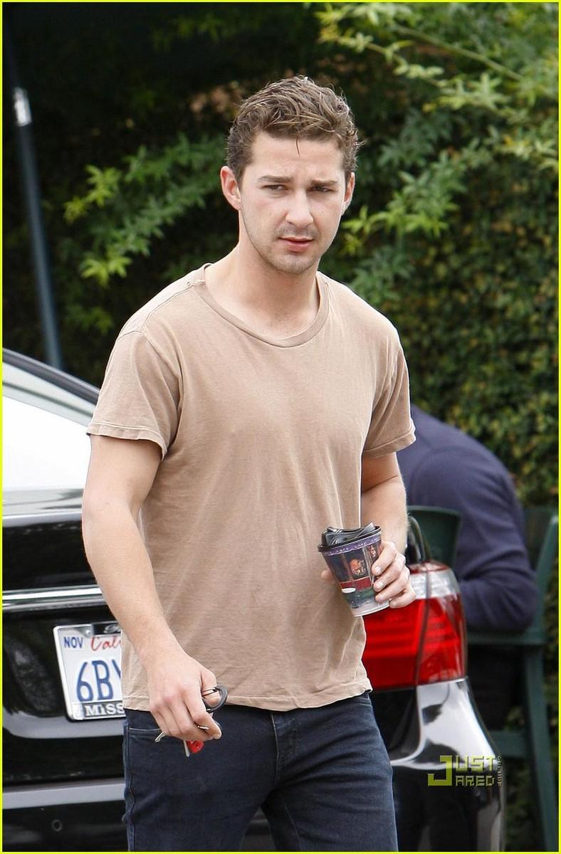 /dateien/np66944,1288643988,shia-labeouf-and-friend-patio-pair-14