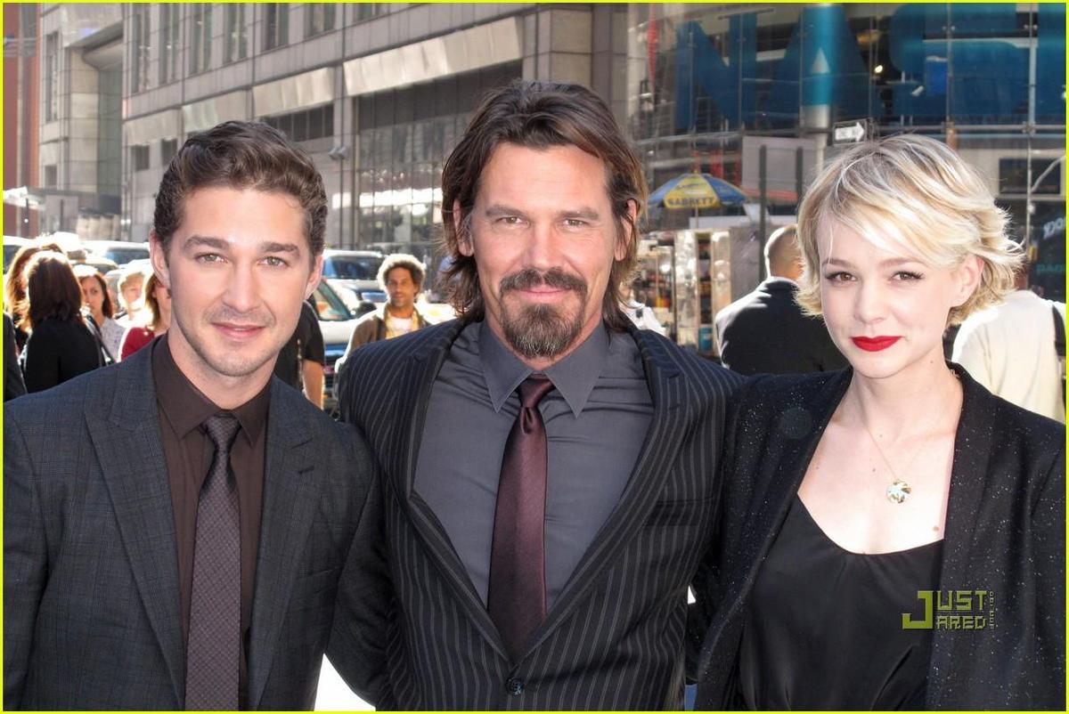 /dateien/np66944,1288721071,carey-mulligan-shia-labeouf-nasdaq-opening-bell-04