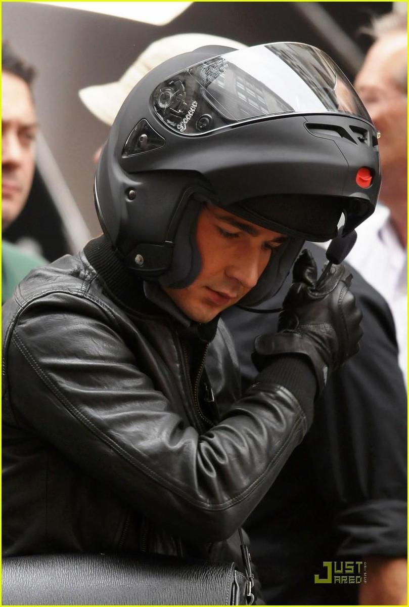 /dateien/np66944,1288726229,shia-labeouf-carey-mulligan-motorcycle-02