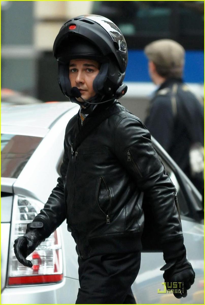 /dateien/np66944,1288726229,shia-labeouf-carey-mulligan-motorcycle-04