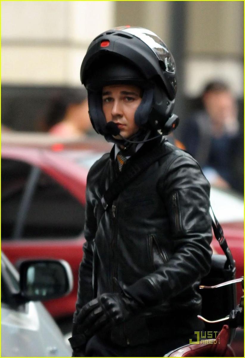 /dateien/np66944,1288726372,shia-labeouf-carey-mulligan-motorcycle-07