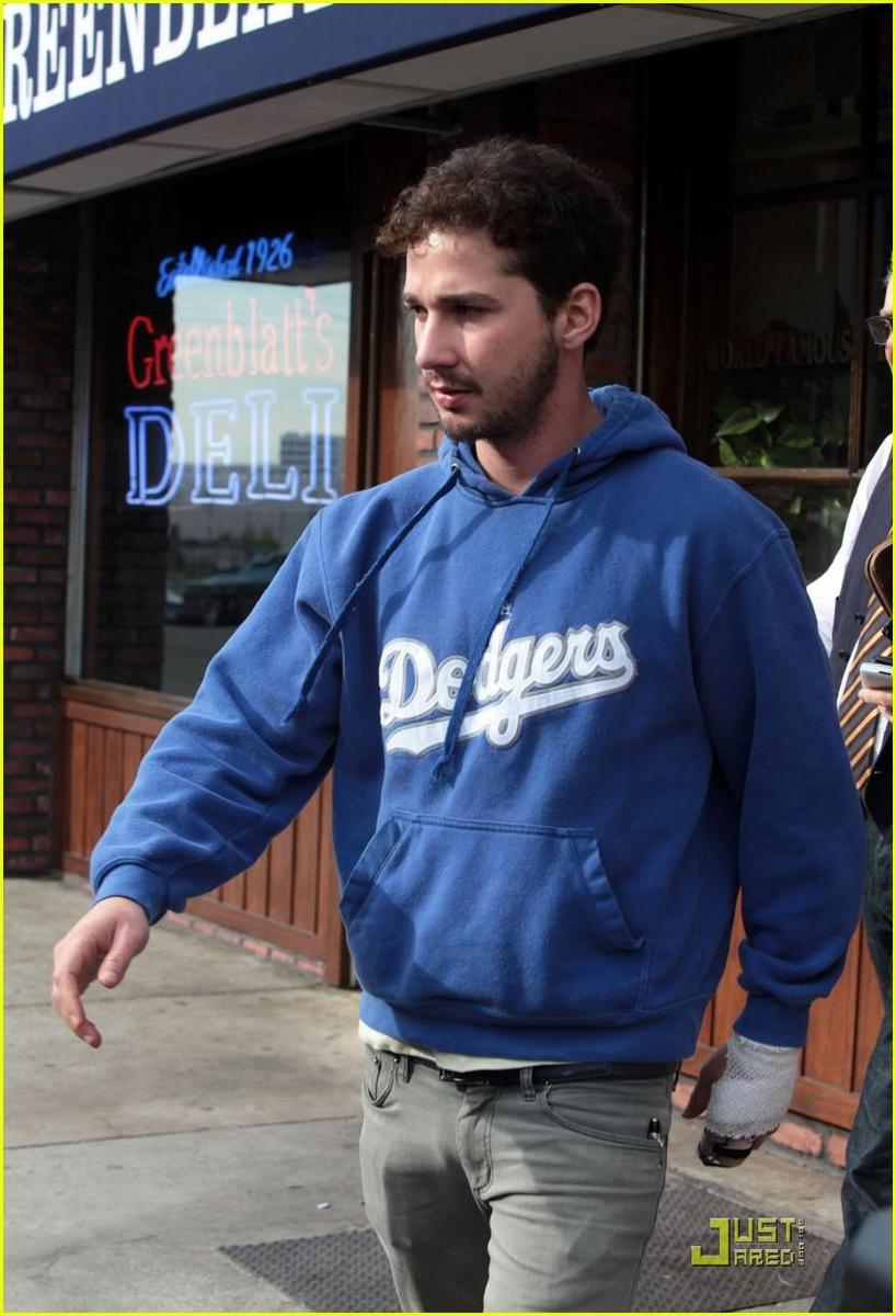 /dateien/np66944,1288728959,shia-labeouf-carey-mulligan-hang-in-hollywood-04