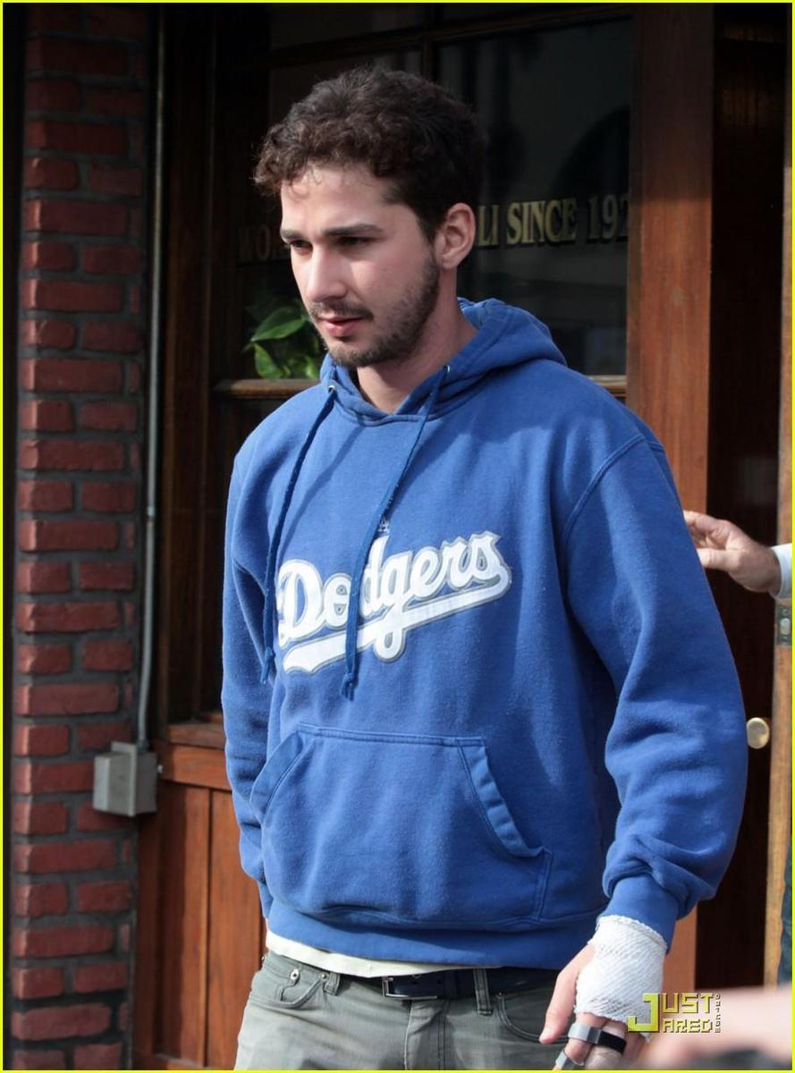 /dateien/np66944,1288728959,shia-labeouf-carey-mulligan-hang-in-hollywood-06