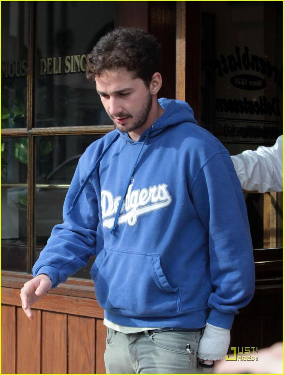 /dateien/np66944,1288728959,shia-labeouf-carey-mulligan-hang-in-hollywood-08