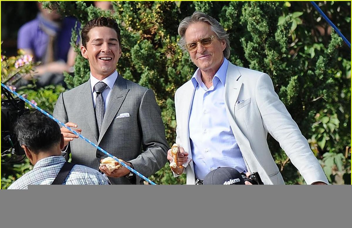 /dateien/np66944,1288793545,shia-labeouf-michael-douglas-dapper-01