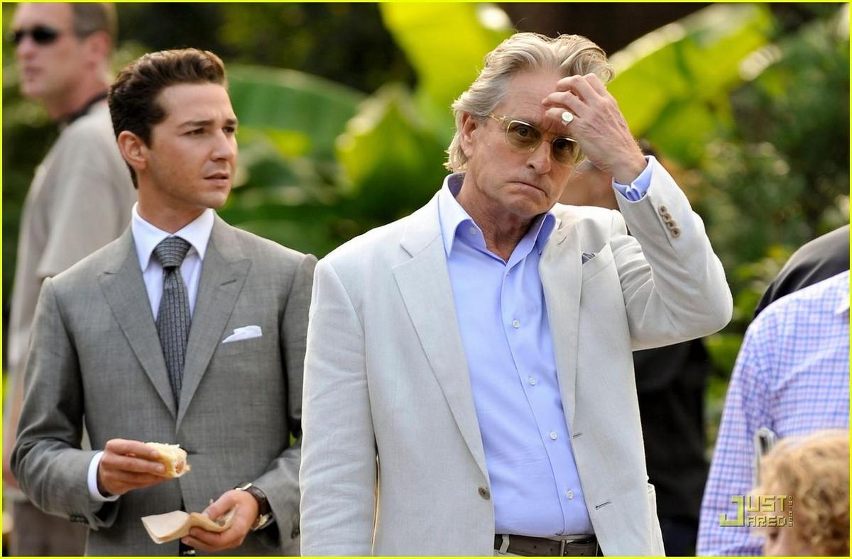 /dateien/np66944,1288794385,shia-labeouf-michael-douglas-dapper-22