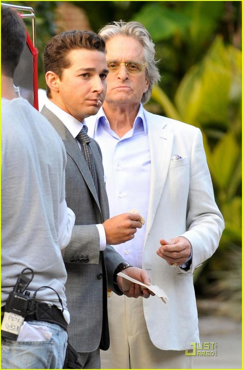 /dateien/np66944,1288794385,shia-labeouf-michael-douglas-dapper-23