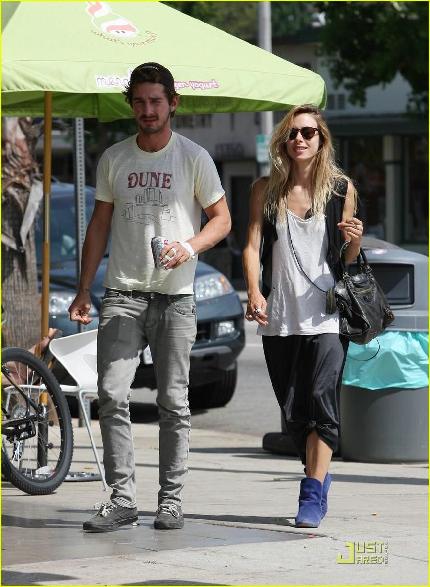 /dateien/np66944,1289389166,shia-labeouf-mystery-woman-01