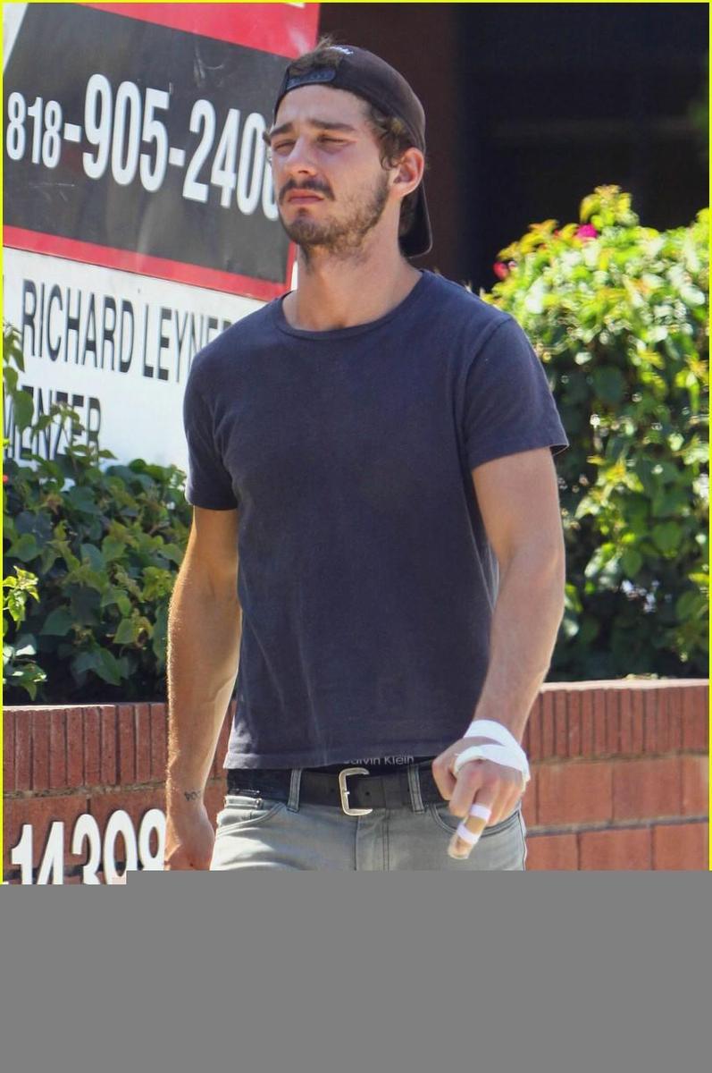 /dateien/np66944,1289392210,shia-labeouf-calvin-klein-underwear-12