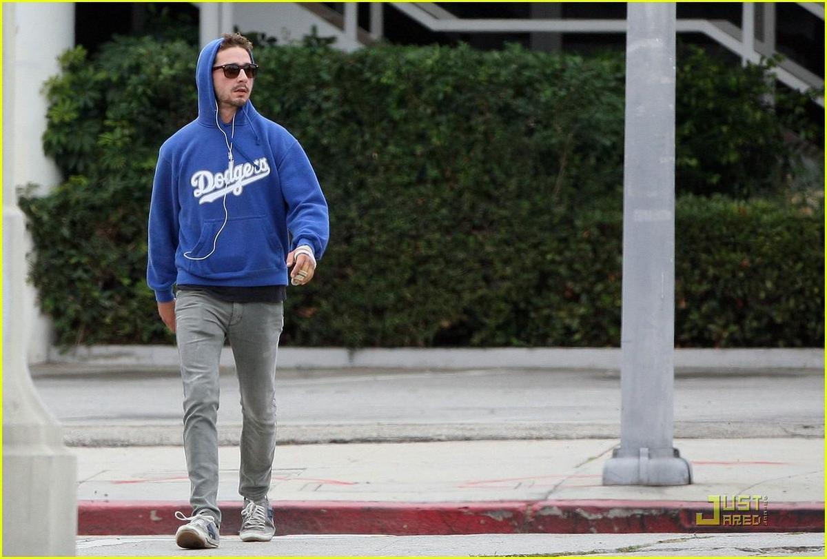 /dateien/np66944,1289401733,shia-labeouf-dodgers-03