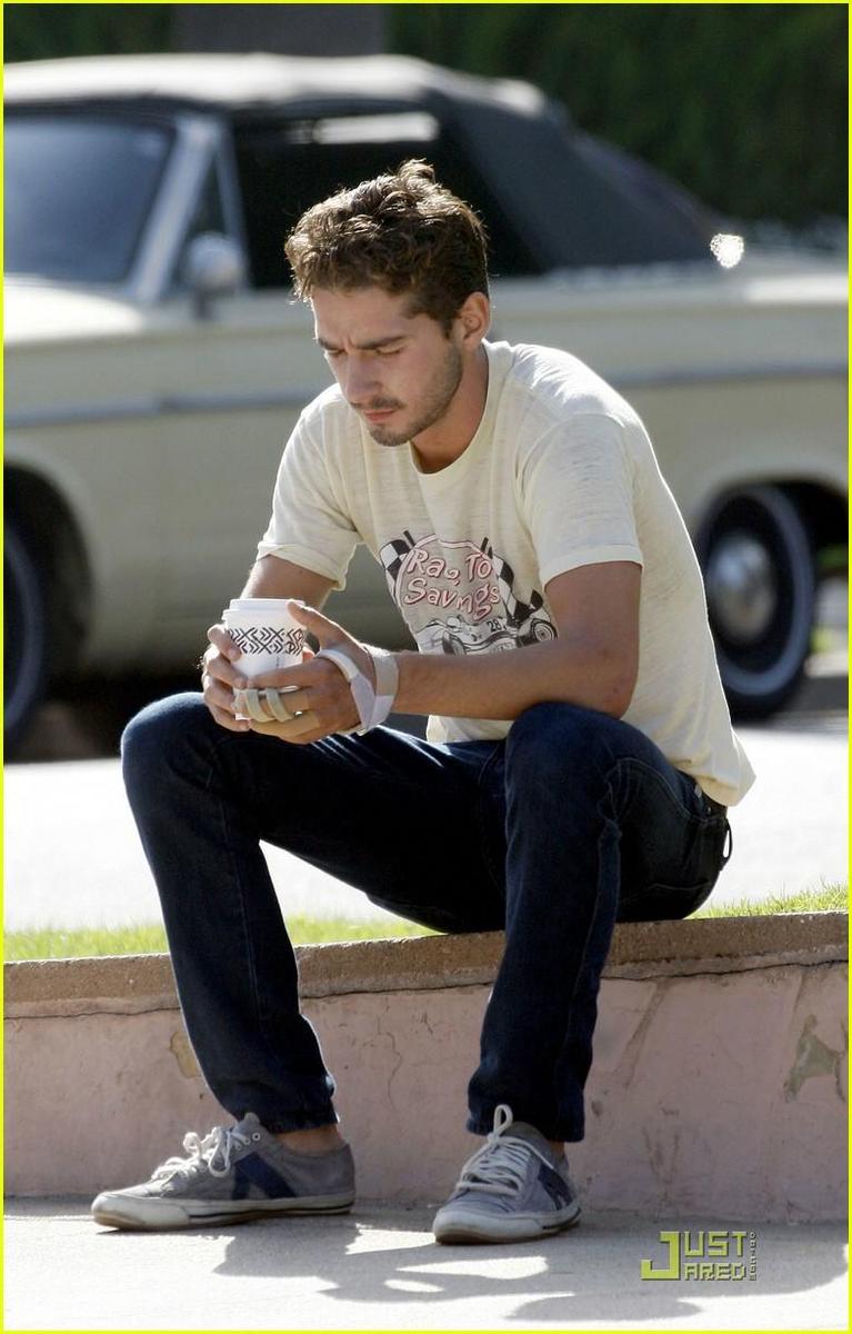 /dateien/np66944,1289401944,shia-labeouf-takes-taxi-03